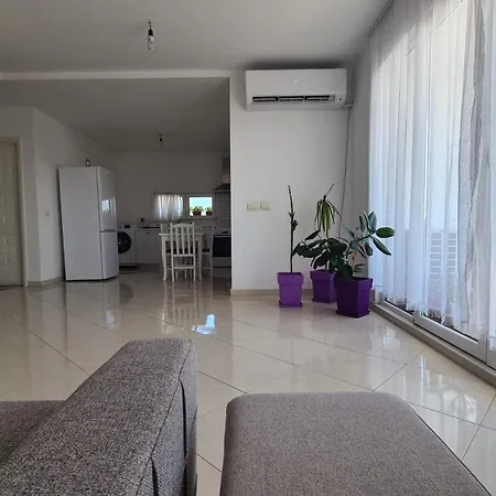 With Breathtaking View Just 10 Mins From The Center Privatunterkunft *