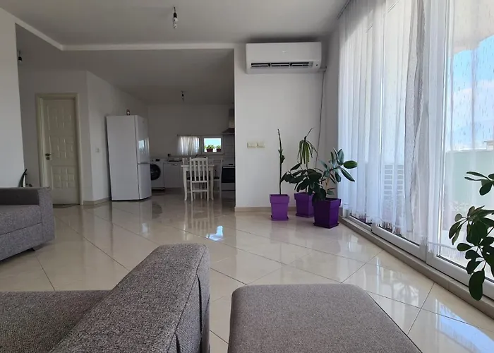 With Breathtaking View Just 10 Mins From The Center Δωμάτια σε οικογενειακή κατοικία *